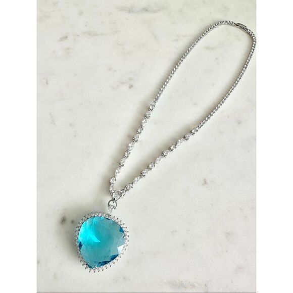 Large bright blue pendant cubic zirconia necklace - Picture 7 of 8